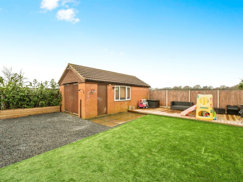 3 bed detached house for sale in Bawtry Road, Austerfield, Doncaster DN10, £350,000