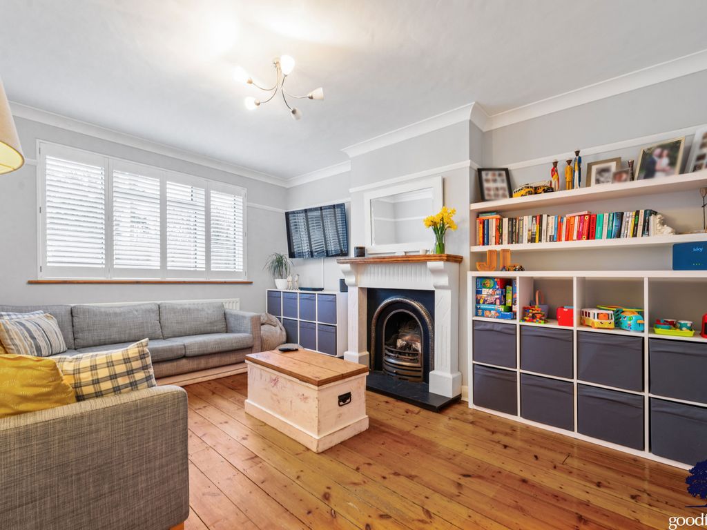 2 bed flat to rent in Epsom Road, Morden SM4, £1,900 pcm