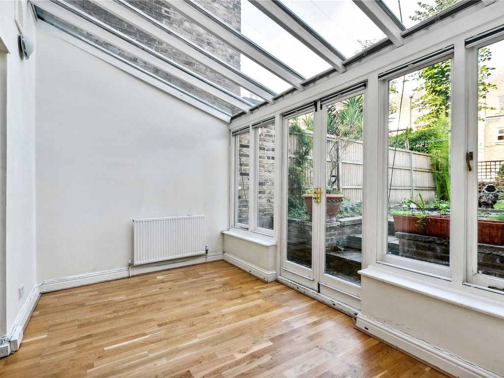 1 bed flat for sale in Blenheim Crescent, Notting Hill, London W11, £725,000