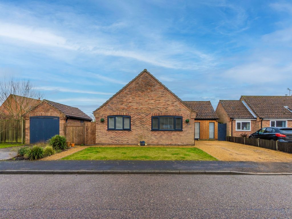 3 bed detached house for sale in Mallard Way, Hickling, Norwich NR12, £400,000