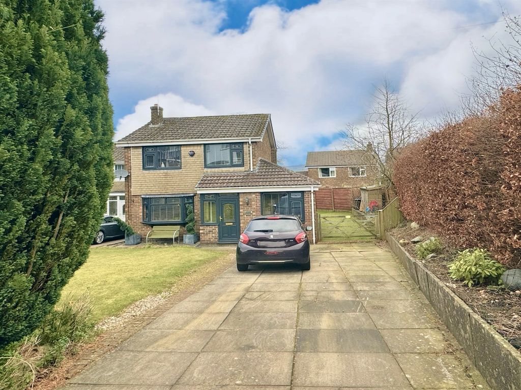 3 bed detached house for sale in Werneth Road, Glossop SK13, £340,000
