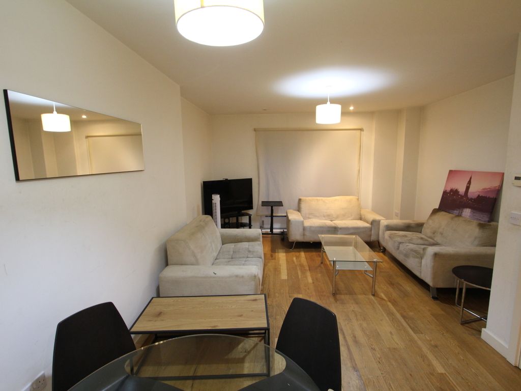 2 bed flat to rent in Westferry Road, London, London, London E14, £2,100 pcm