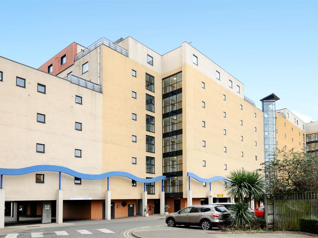 2 bed flat for sale in Wards Wharf Approach, London E16, £370,000