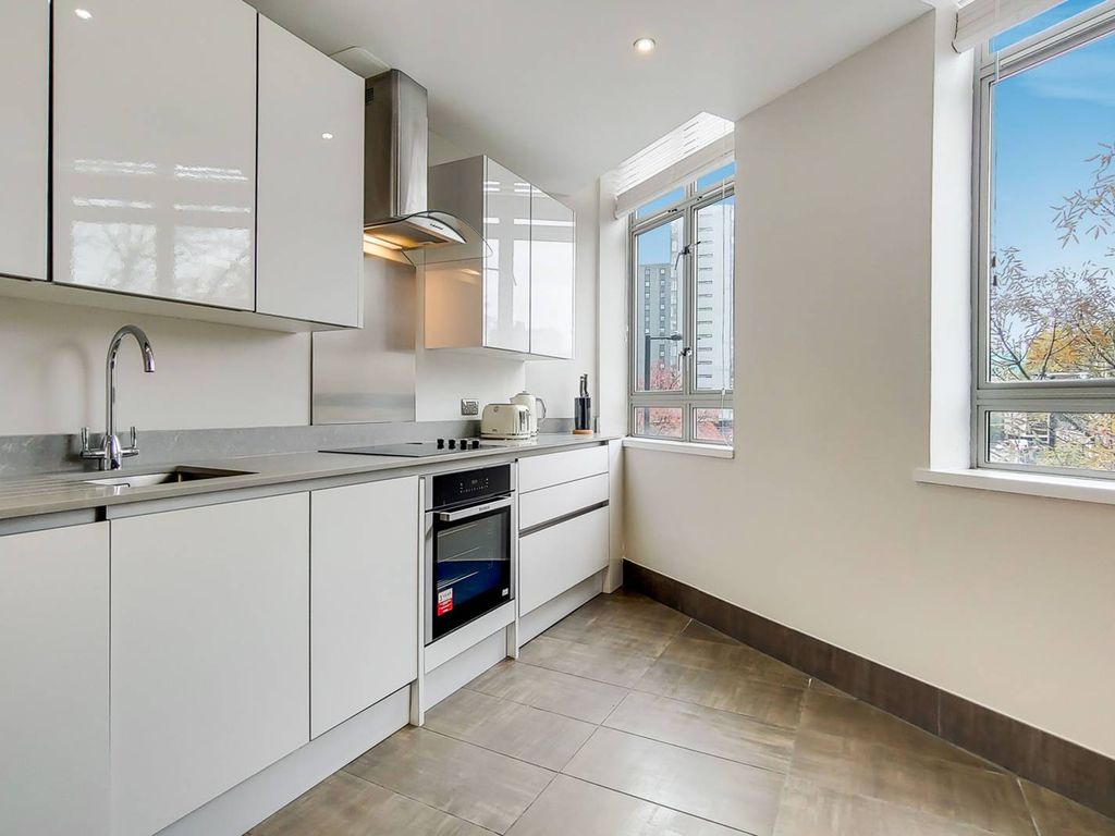 2 bed flat to rent in City Road, City, London EC1V, £5,400 pcm
