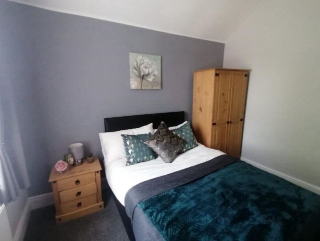 Room to rent in Room 4, 260 Bentley Road, Doncaster DN5, £433 pcm