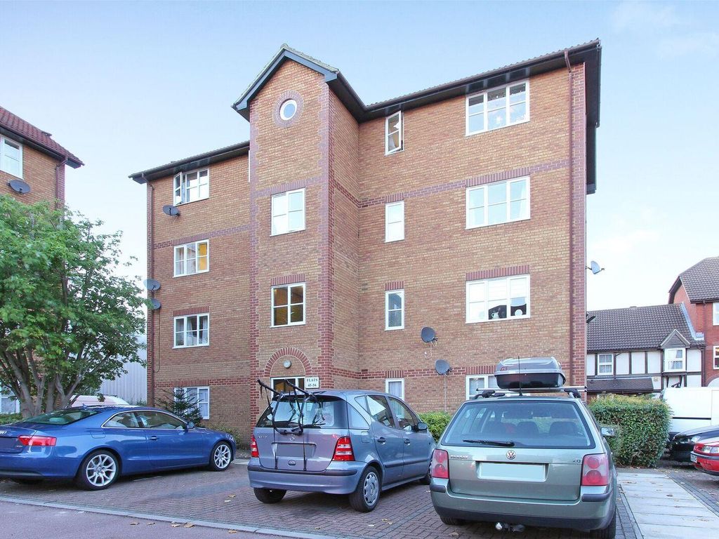 1 bed flat for sale in Cameron Square, Mitcham CR4, £285,000