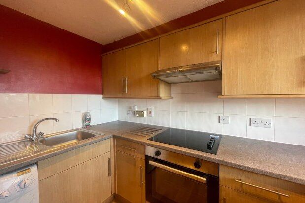 2 bed flat to rent in West Graham Street, Glasgow G4, £1,150 pcm