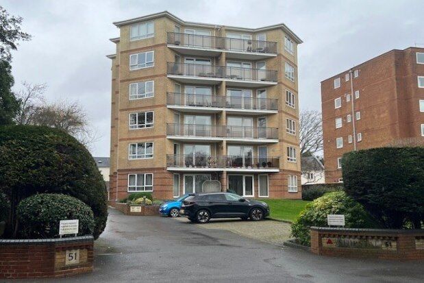 2 bed flat to rent in Parkstone Road, Poole BH15, £1,200 pcm