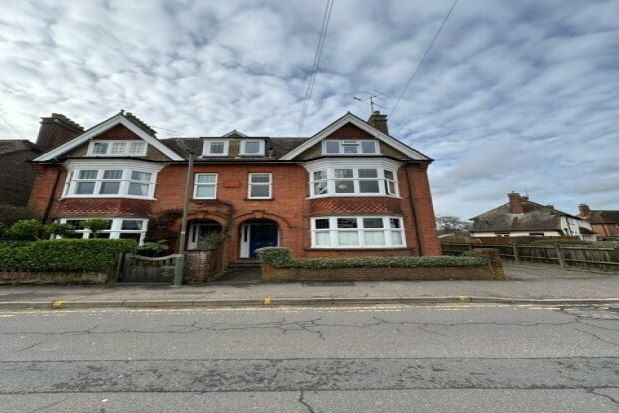 2 bed maisonette to rent in Rowland Road, Cranleigh GU6, £1,250 pcm