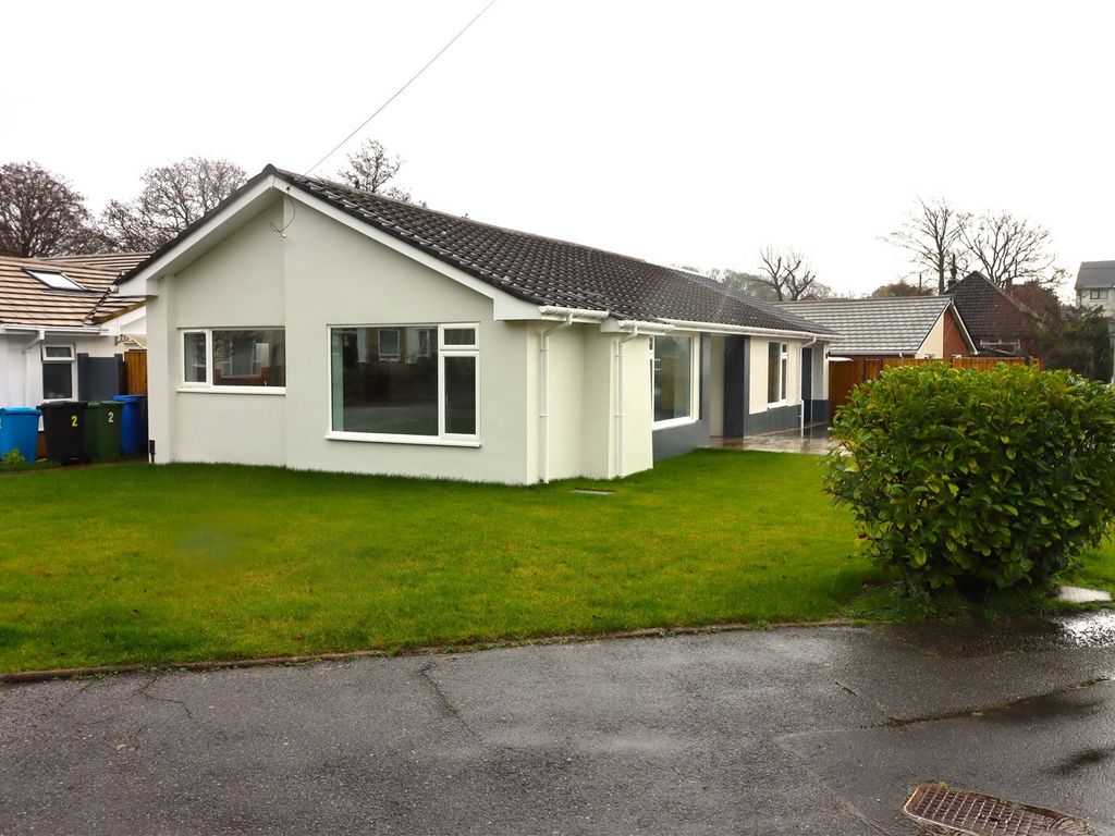 3 bed bungalow for sale in Gladelands Way, Broadstone BH18, £590,000
