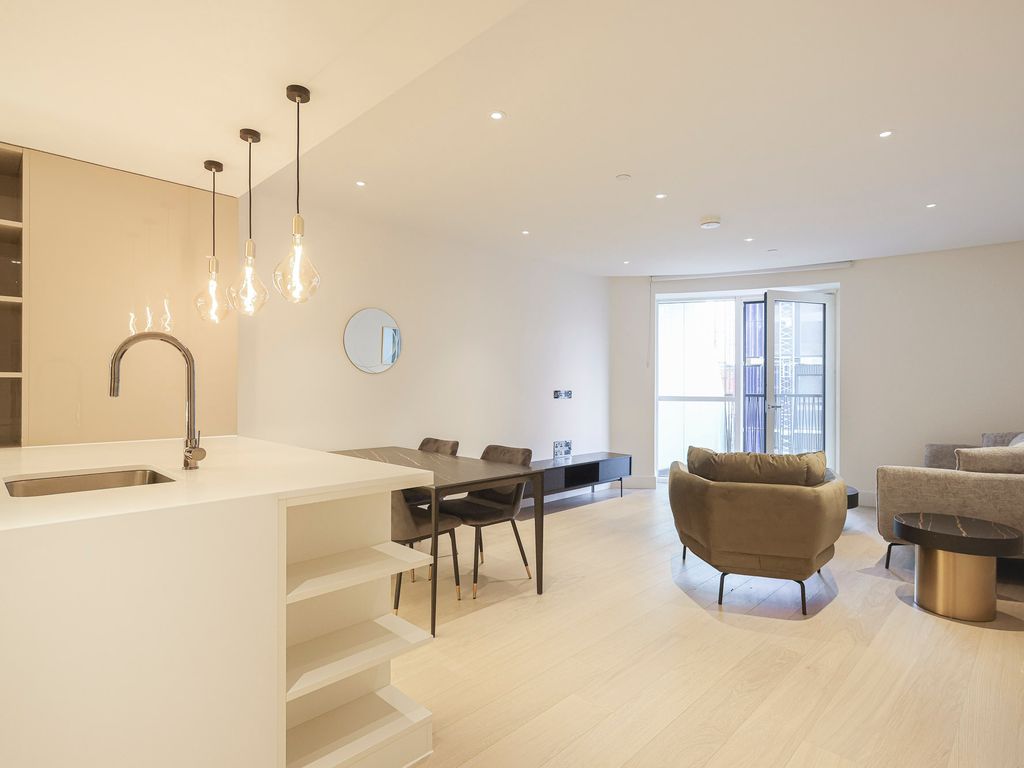 2 bed flat to rent in White City Living, Cassini Apartments, Cascade Way, White City W12, £3,900 pcm