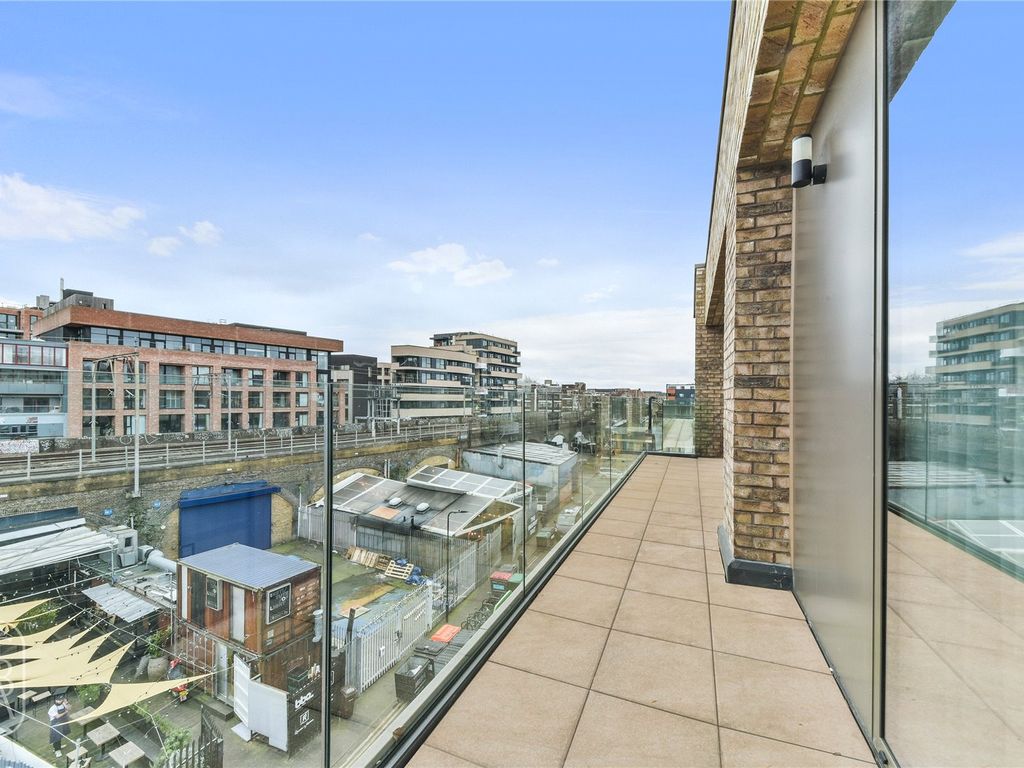 2 bed flat for sale in Helmsley Place, London E8, £735,000