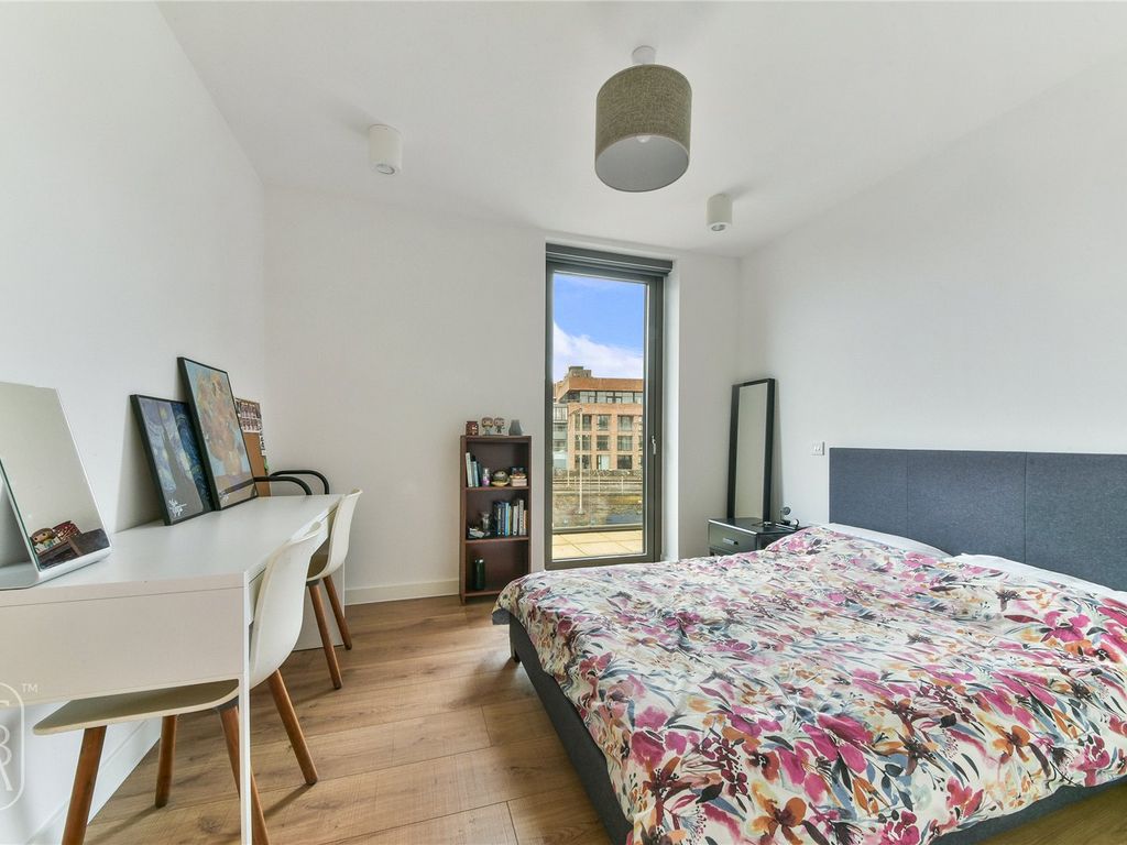 2 bed flat for sale in Helmsley Place, London E8, £735,000