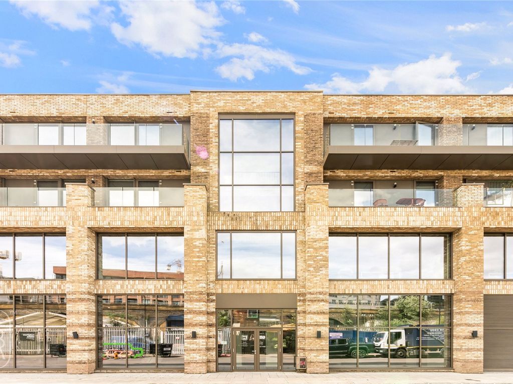 2 bed flat for sale in Helmsley Place, London E8, £735,000