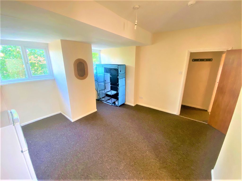 1 bed flat for sale in Lincoln Street, Leicester LE2, £90,000