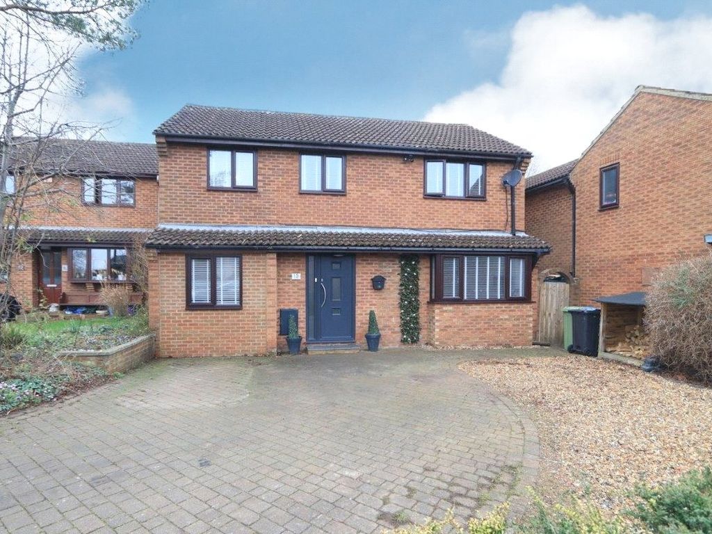 4 bed detached house for sale in Lodge Gate, Great Linford, Milton Keynes MK14, £550,000