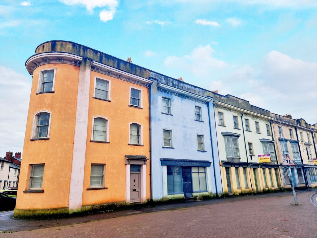 1 bed flat to rent in Lower Dock Street, Newport NP20, £600 pcm