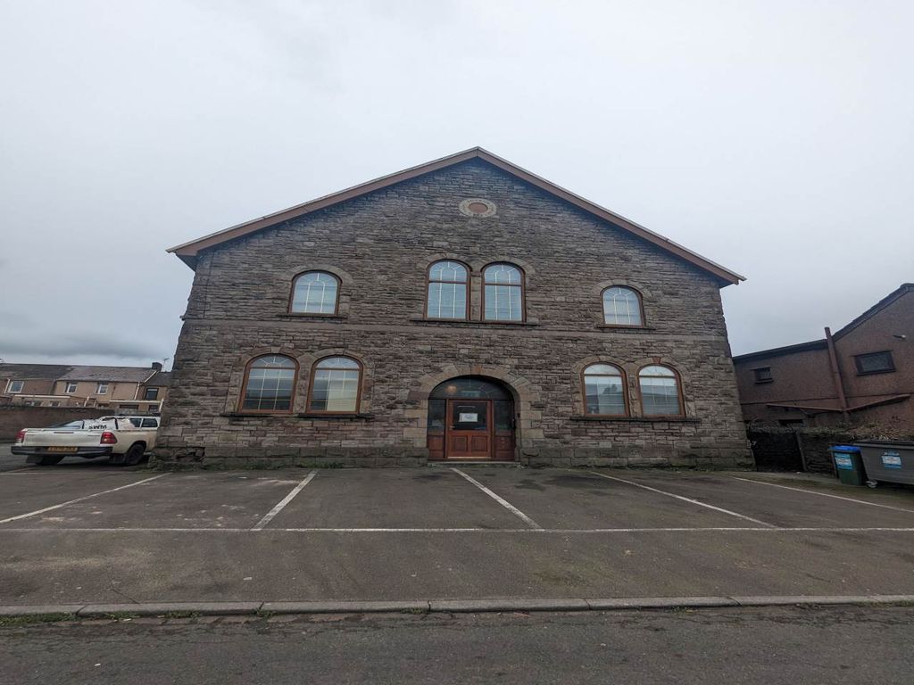 2 bed flat to rent in Smyrna Chapel, Taibach, Port Talbot SA13, £700 pcm