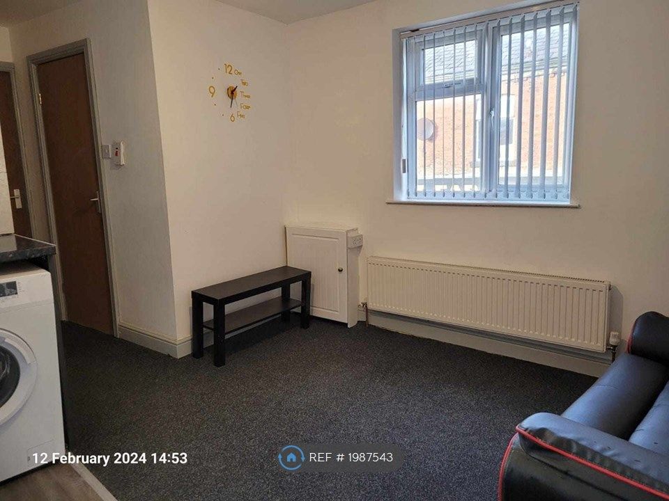 1 bed flat to rent in Whalley New Road, Blackburn BB1, £400 pcm