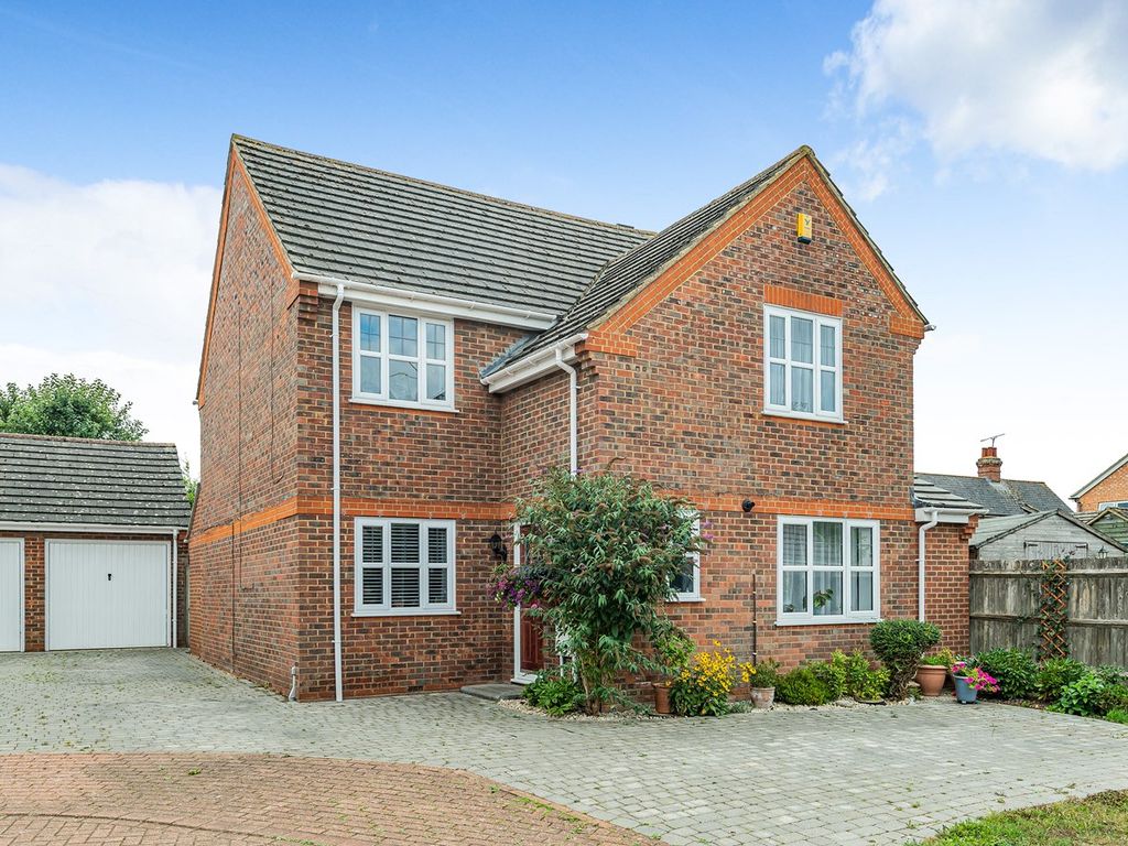 4 bed detached house for sale in Kent Close, Westoning MK45, £550,000