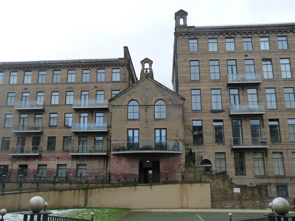 2 bed flat for sale in Salts Mill Road, Shipley BD17, £220,000