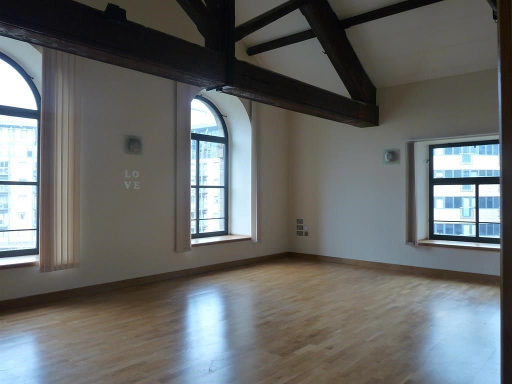 2 bed flat for sale in Salts Mill Road, Shipley BD17, £220,000