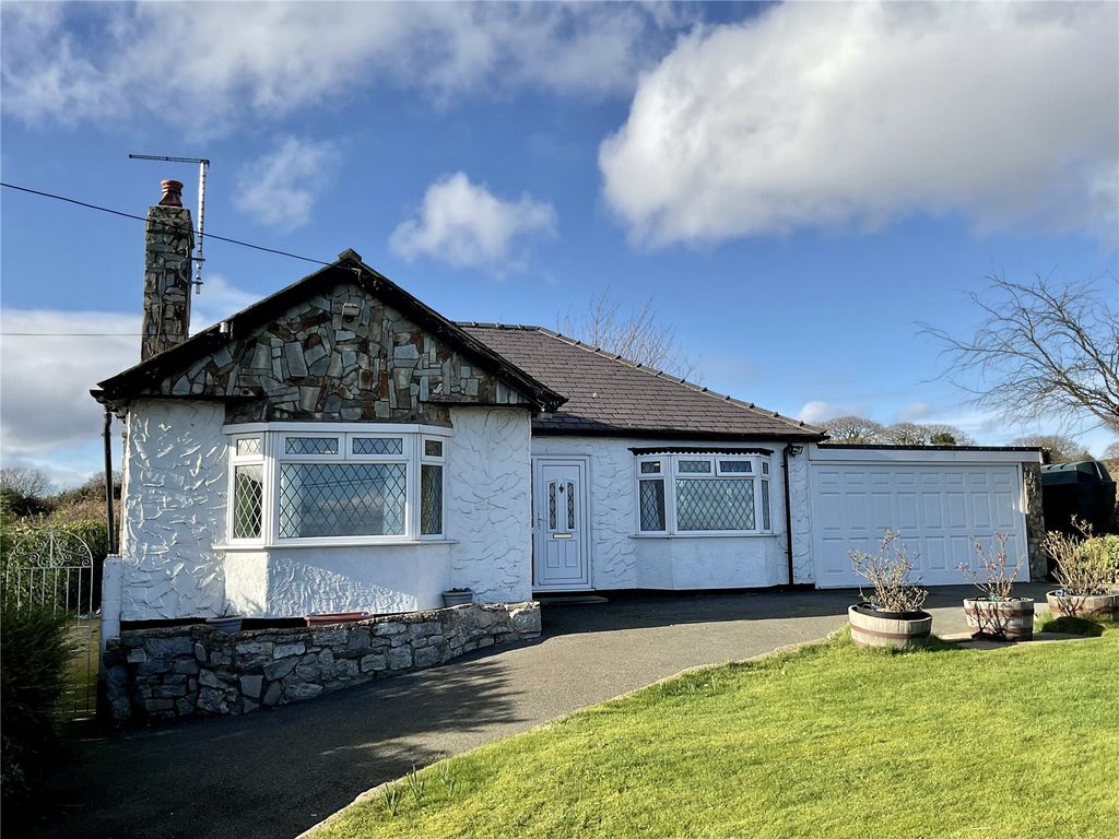 3 bed bungalow for sale in Llwyn Ifor Lane, Whitford, Holywell, Flintshire CH8, £325,000
