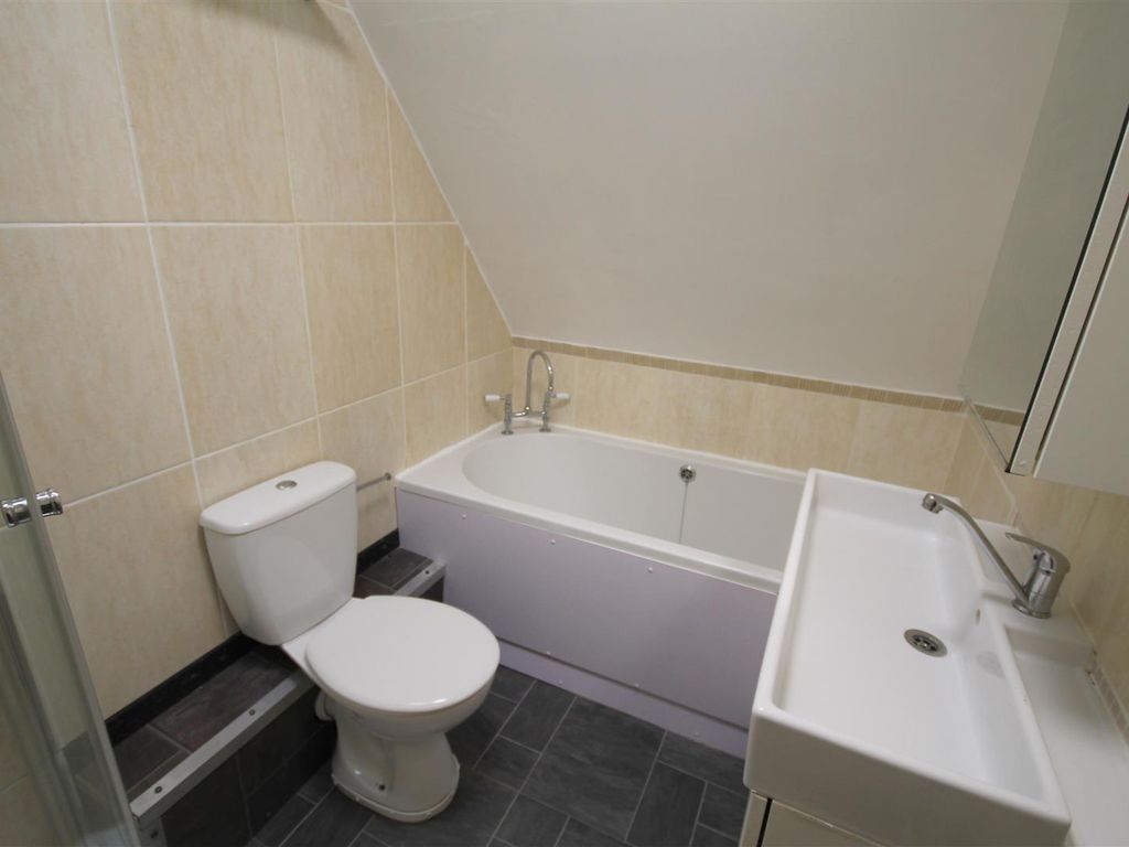 1 bed flat for sale in Cleeve Wood House, Cleeve Wood Road, Downend, B BS16, £200,000