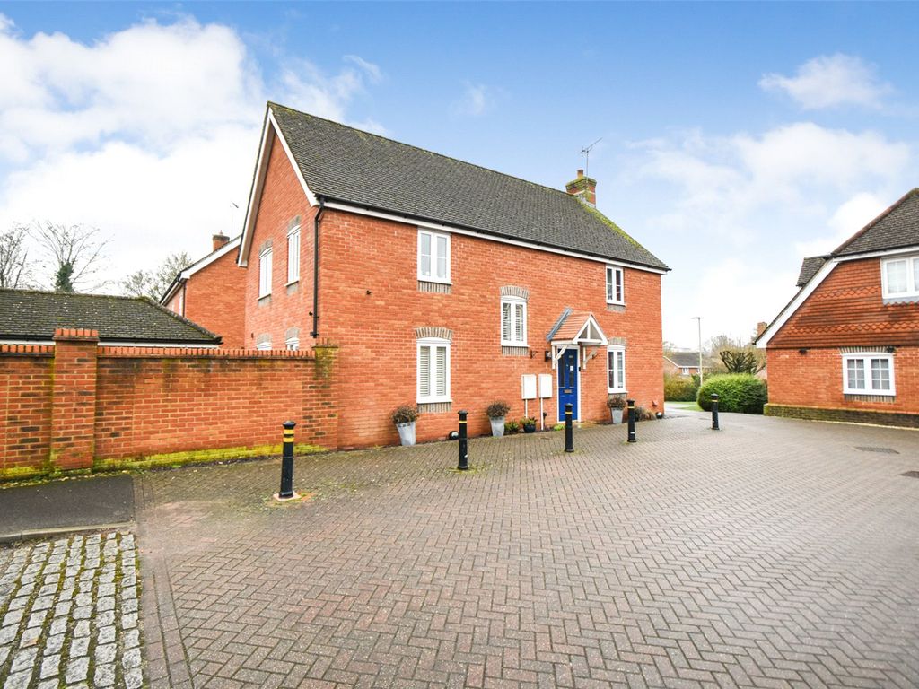4 bed detached house for sale in Creswell, Hook RG27, £650,000