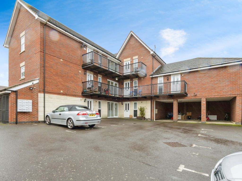 1 bed flat for sale in Brooks Close, Wootton, Northampton NN4, £120,000