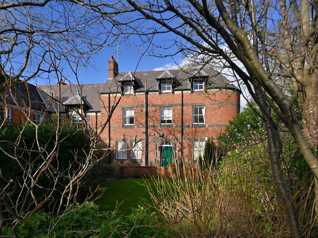 1 bed flat to rent in Flat 1, Beverley House, 98 Station Parade, Harrogate HG1, £1,400 pcm