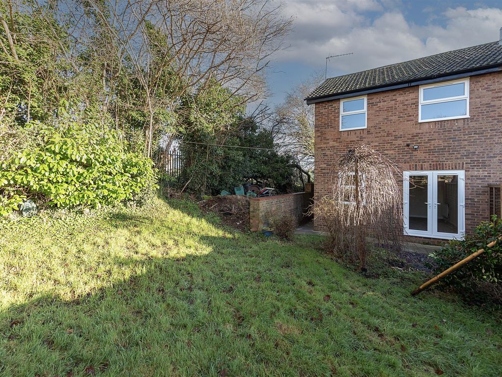 3 bed end terrace house for sale in Farriday Close, Valley Road, St.Albans AL3, £570,000