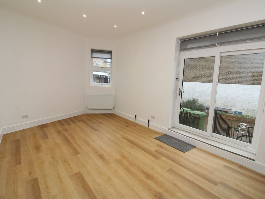 2 bed flat to rent in Astbury Road, Peckham SE15, £2,250 pcm