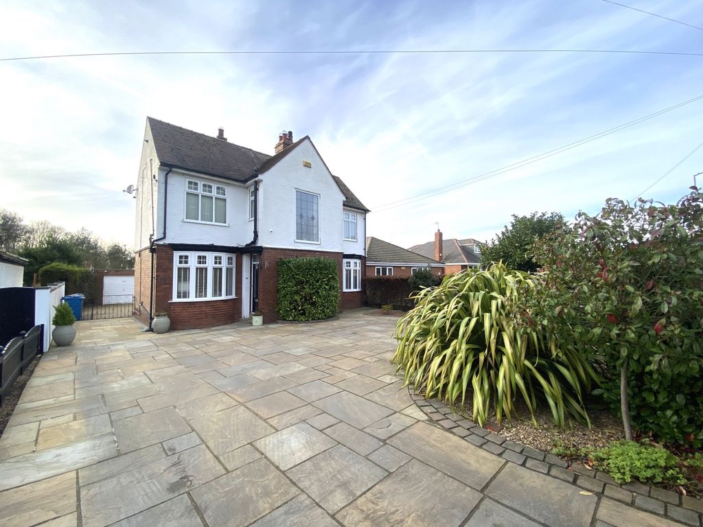 3 bed detached house for sale in Airmyn Road, Goole DN14, £370,000