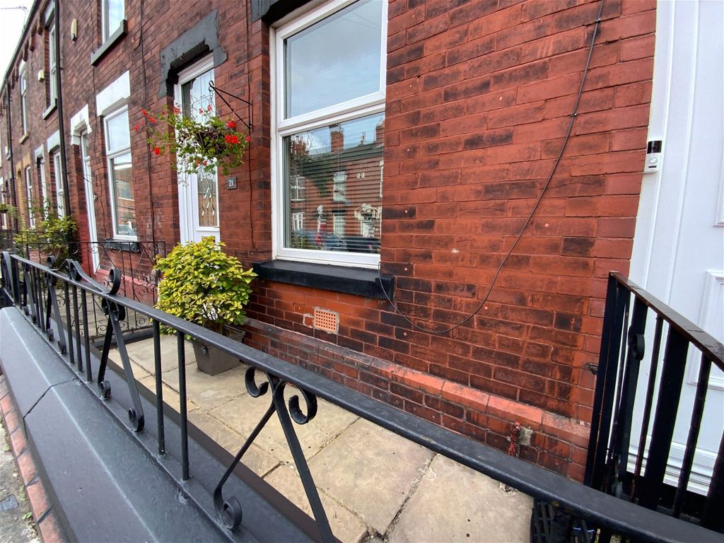 2 bed terraced house to rent in Gould Street, Denton, Manchester M34, £900 pcm