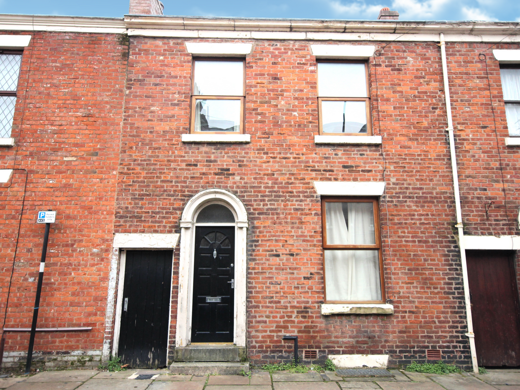 4 bed terraced house to rent in Great Avenham Street, Preston PR1, £950 pcm