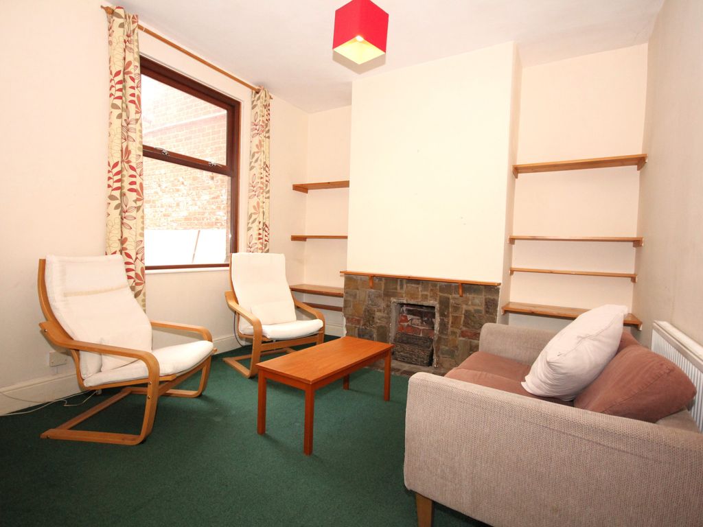 4 bed terraced house to rent in Great Avenham Street, Preston PR1, £950 pcm