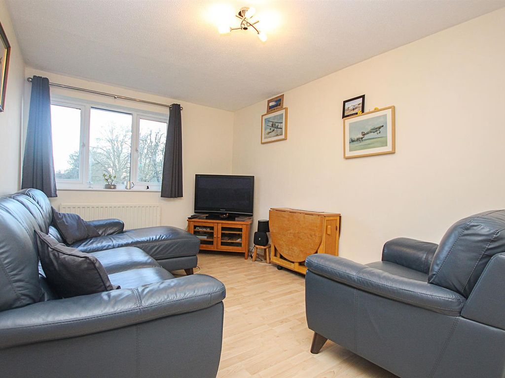 1 bed flat for sale in Weston Way, Newmarket CB8, £145,000