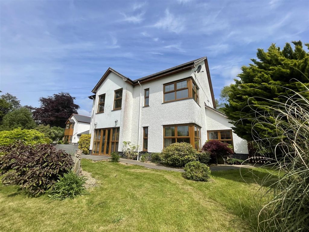 4 bed detached house for sale in Tre'r Ddol, Machynlleth SY20, £485,000