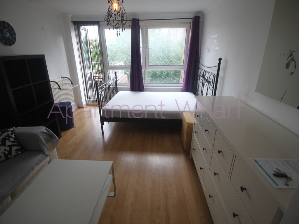 Room to rent in Kiln Court, Newell Street, Limehouse E14, £997 pcm