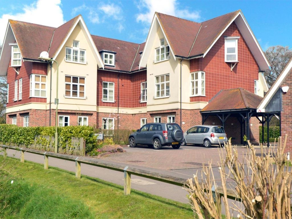 2 bed flat for sale in Idsworth Down, Petersfield, Hampshire GU31, £400,000
