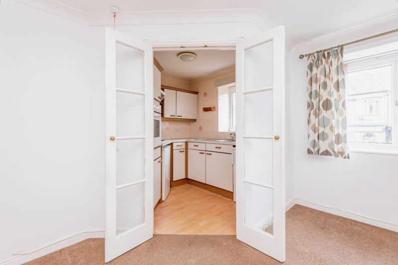 1 bed flat for sale in Ranulf Court, Sheffield S7, £90,000