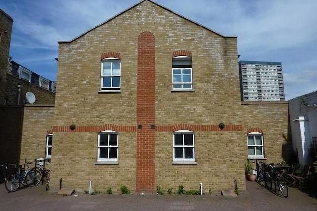 1 bed flat to rent in Roman Road, Bow E3, £1,550 pcm