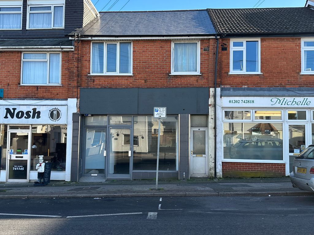 Restaurant to let in Seaview Road, Poole BH12, £9,750 pa