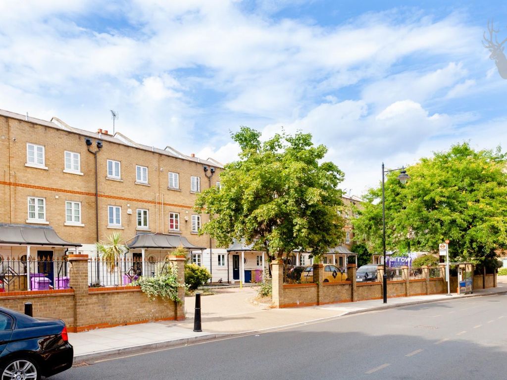 3 bed town house for sale in Jodrell Road, London E3, £750,000