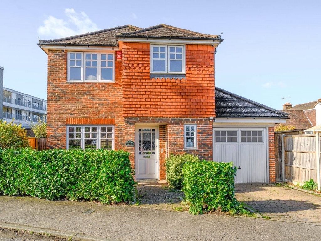 4 bed detached house for sale in Hersham, Surrey KT12, £695,000