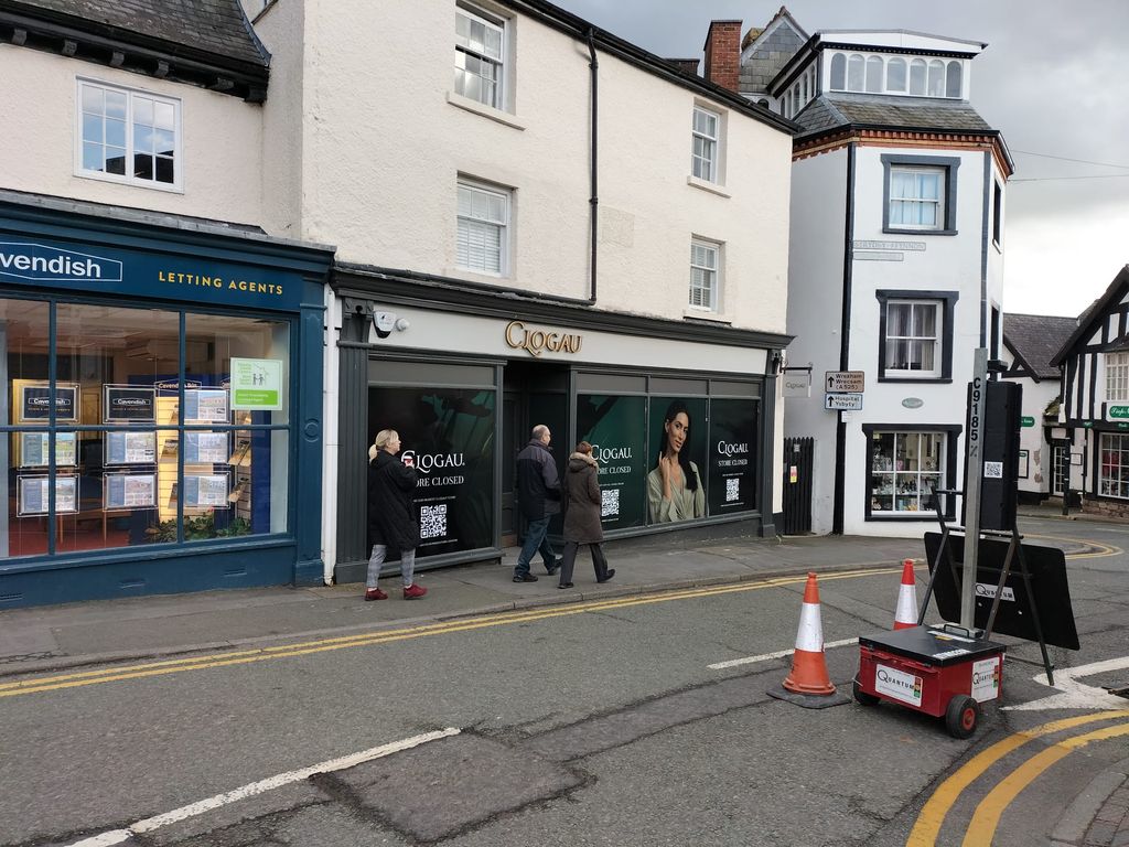 Retail premises to let in St. Peters Square, Ruthin LL15, £12,500 pa
