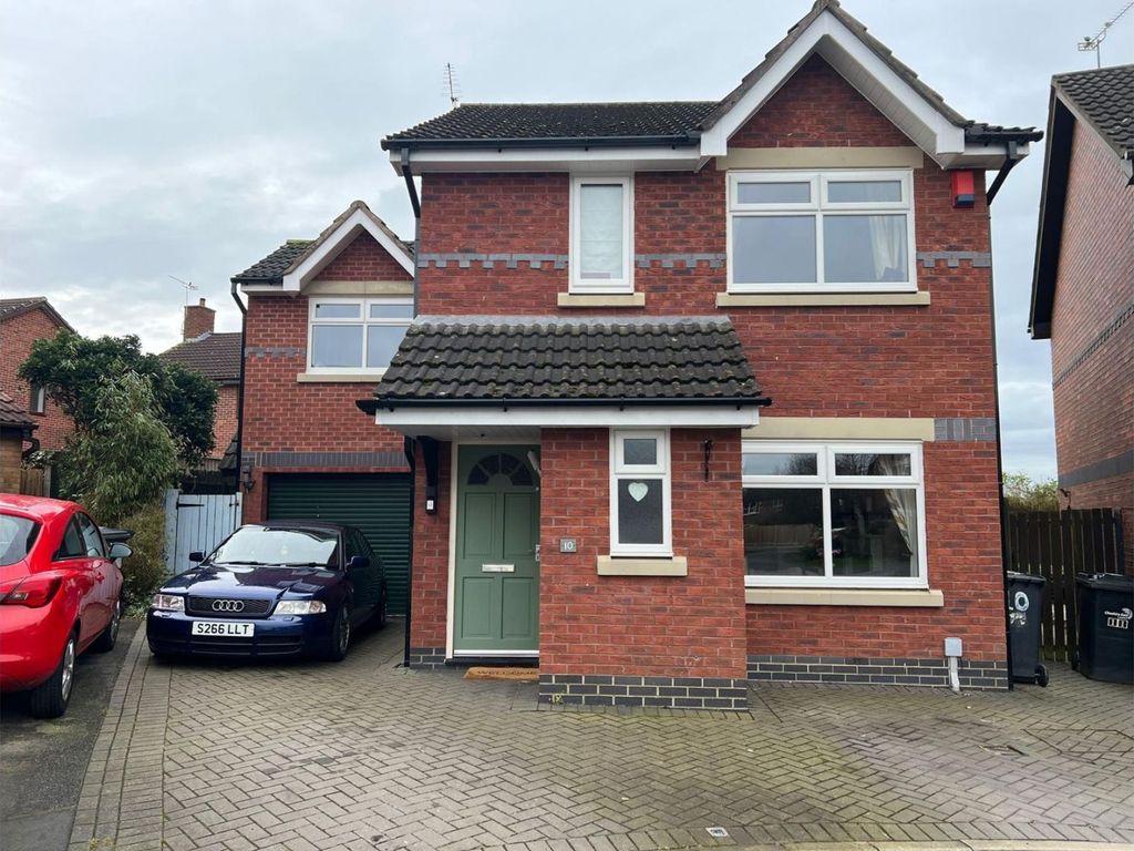 4 bed detached house for sale in Glendale Close, Wistaston, Crewe CW2, £310,000