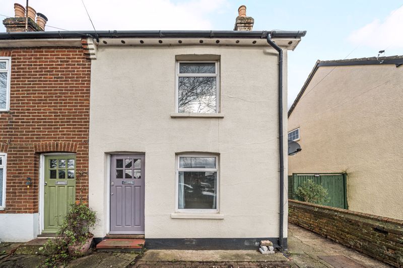 2 bed terraced house to rent in North Street, Godalming GU7, £1,550 pcm