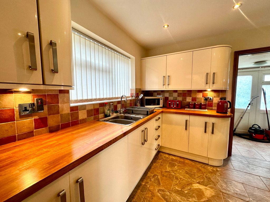 2 bed semi-detached house for sale in Red House Avenue, Wednesbury, Wednesbury WS10, £200,000